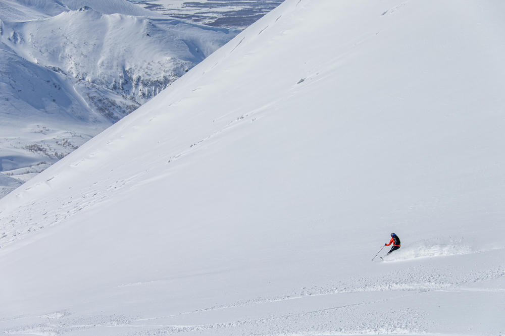 Heliskiing near Vachkhashets 📷 @safonovaelena